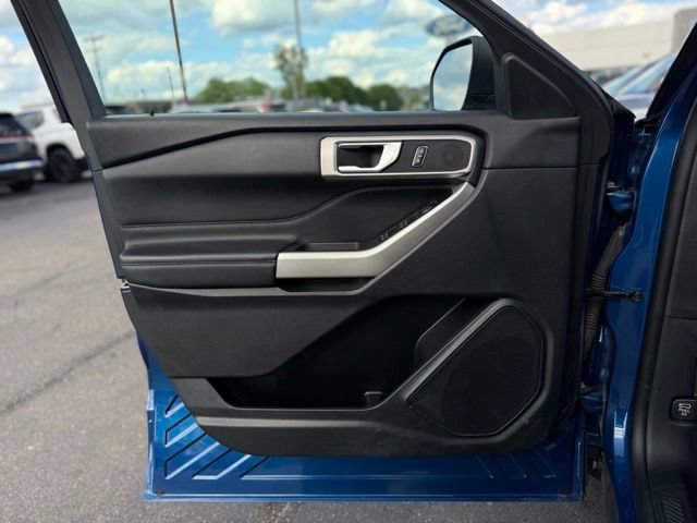 Certified 2023 Ford Explorer XLT w/ Equipment Group 202A AWD/4WD image 10