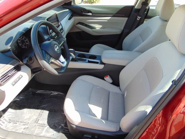 Used 2025 Nissan Altima 2.5 SV FWD image 10