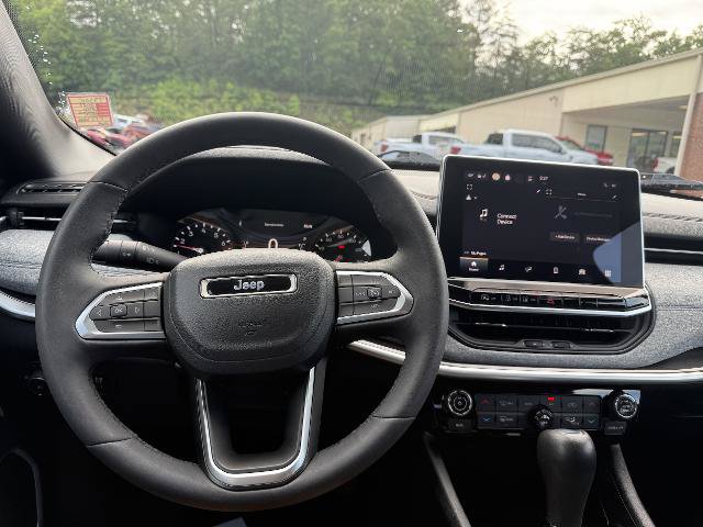 Used 2023 Jeep Compass Latitude w/ Convenience Group AWD/4WD image 10