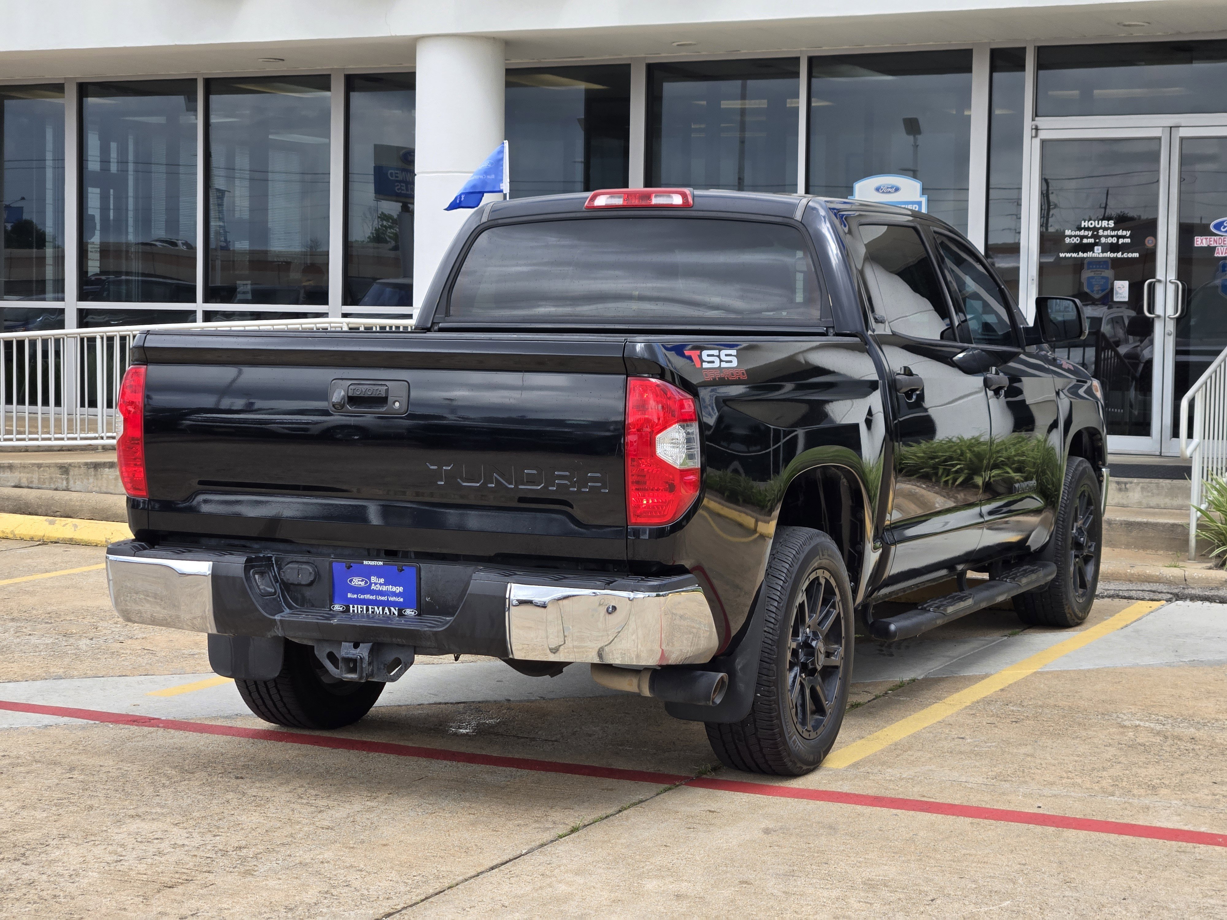 Used 2018 Toyota Tundra SR5 w/ SR5 Upgrade Package RWD image 4