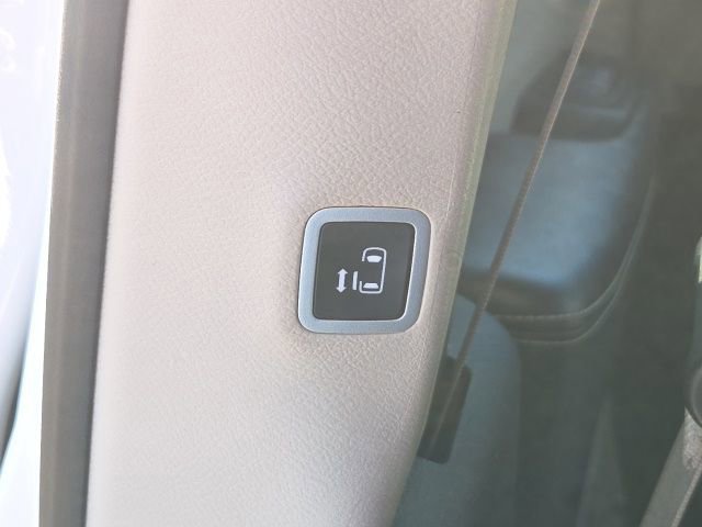 Used 2023 Chrysler Pacifica Touring-L image 23