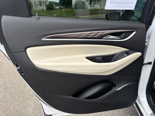 Used 2022 Buick Enclave Avenir w/ Avenir Technology Package AWD/4WD image 44