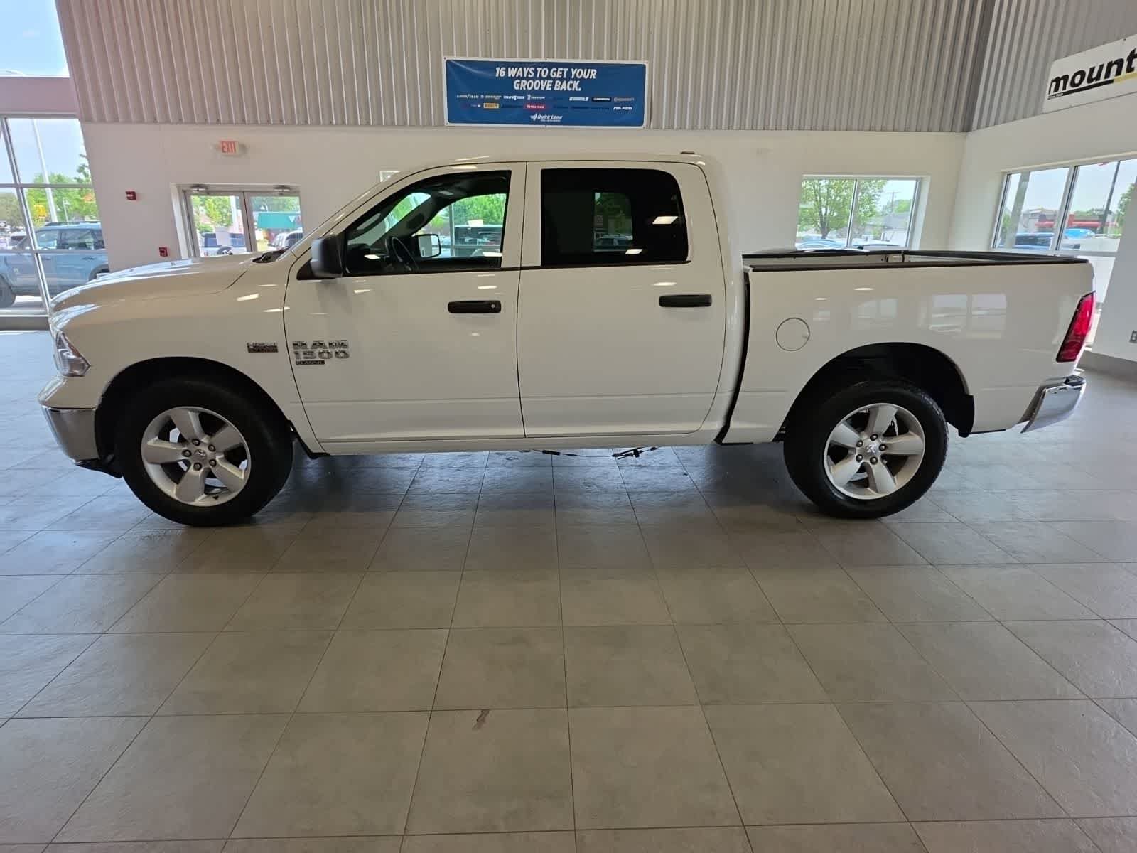 Used 2022 RAM 1500 Classic SLT AWD/4WD image 12