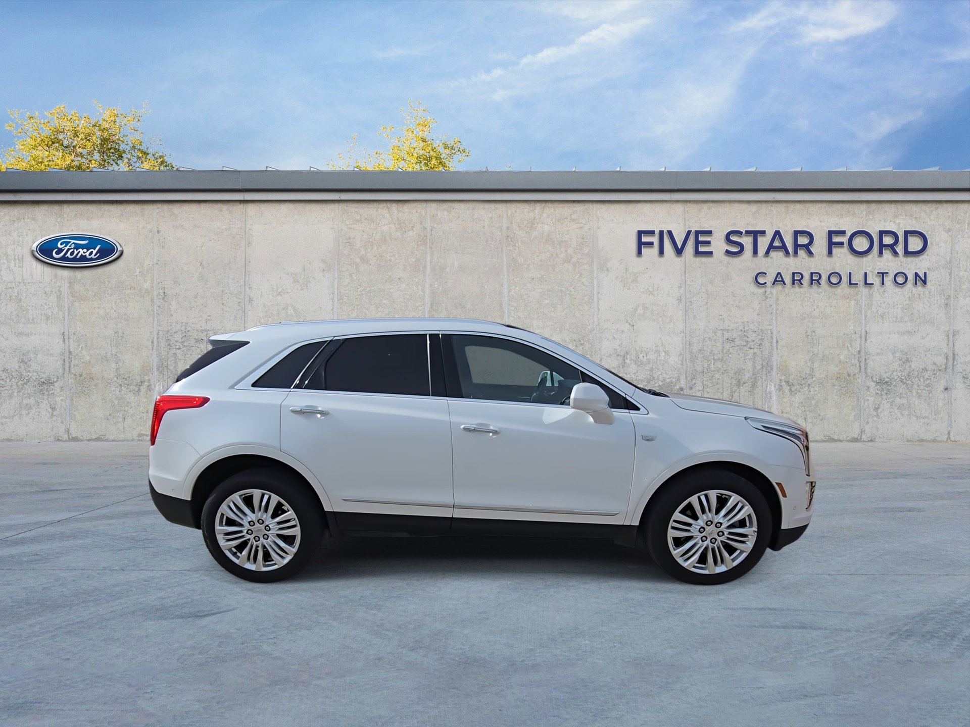 Used 2018 Cadillac XT5 Premium Luxury w/ Driver Assist Package image 9