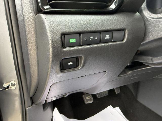 Used 2025 Nissan Sentra SR FWD image 13