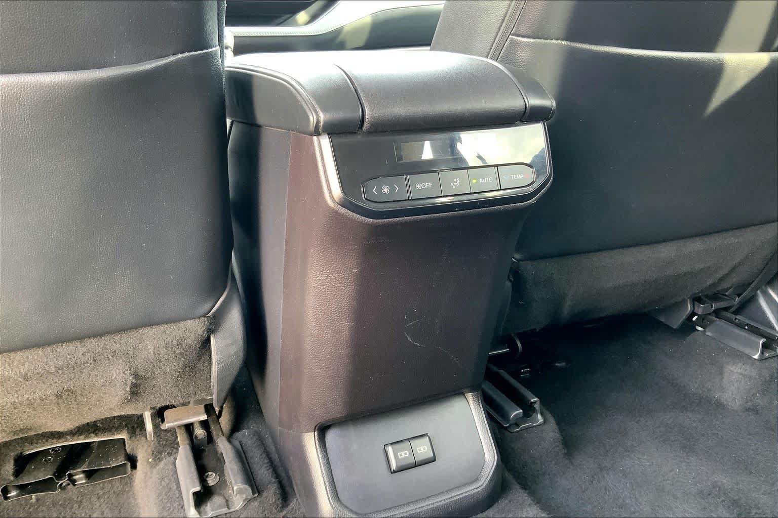 Used 2022 Toyota Highlander XLE AWD/4WD image 33