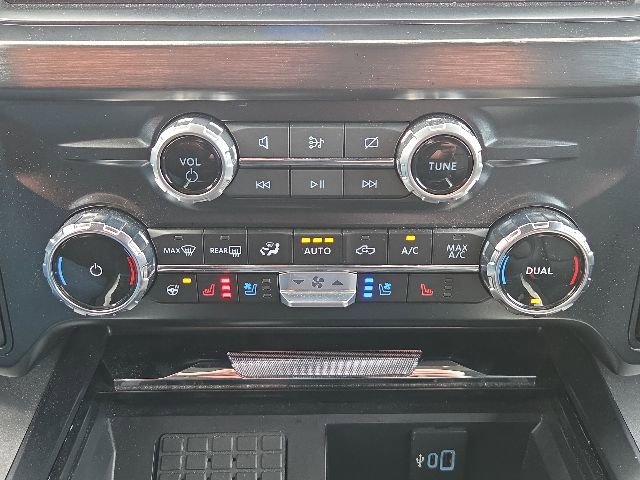 Certified 2024 Ford F250 Lariat w/ Lariat Ultimate Package AWD/4WD image 32