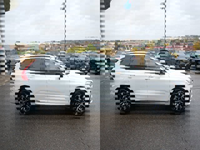 Used 2023 Volvo XC60 B5 Plus image 2