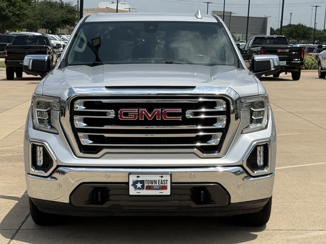 Used 2019 GMC Sierra 1500 SLT w/ SLT Premium Plus Package AWD/4WD image 8