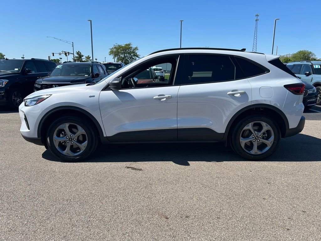 Certified 2025 Ford Escape ST-Line w/ Tech Pack #1 AWD/4WD image 5