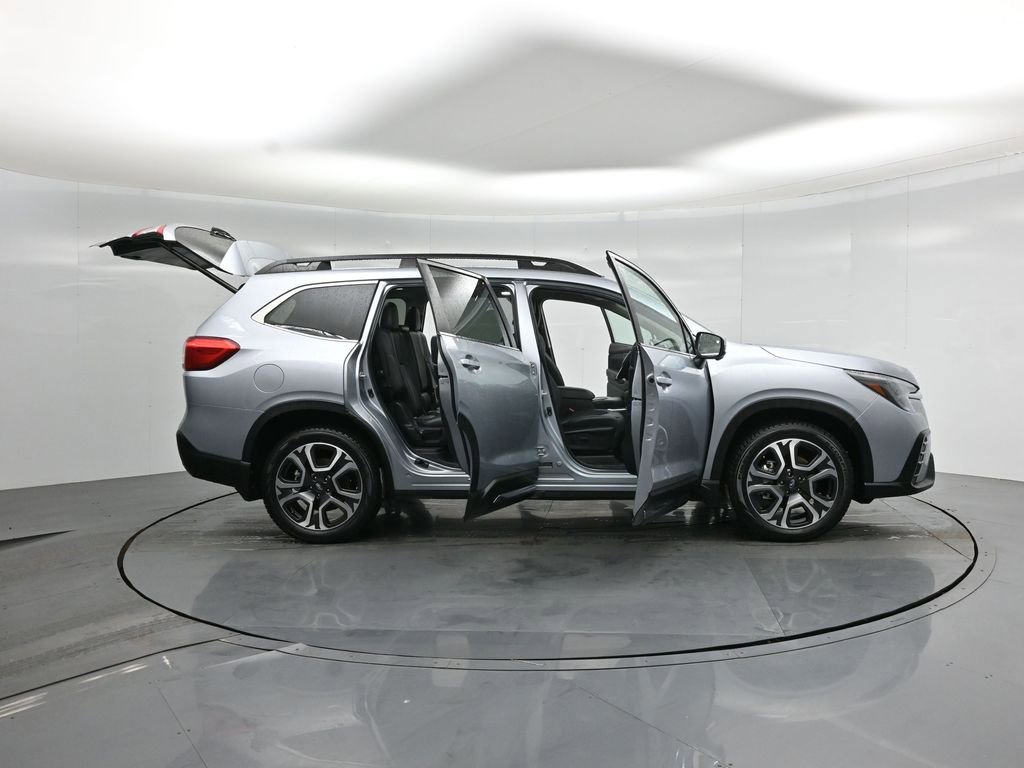 Used 2023 Subaru Ascent Limited w/ Technology Package AWD/4WD image 5