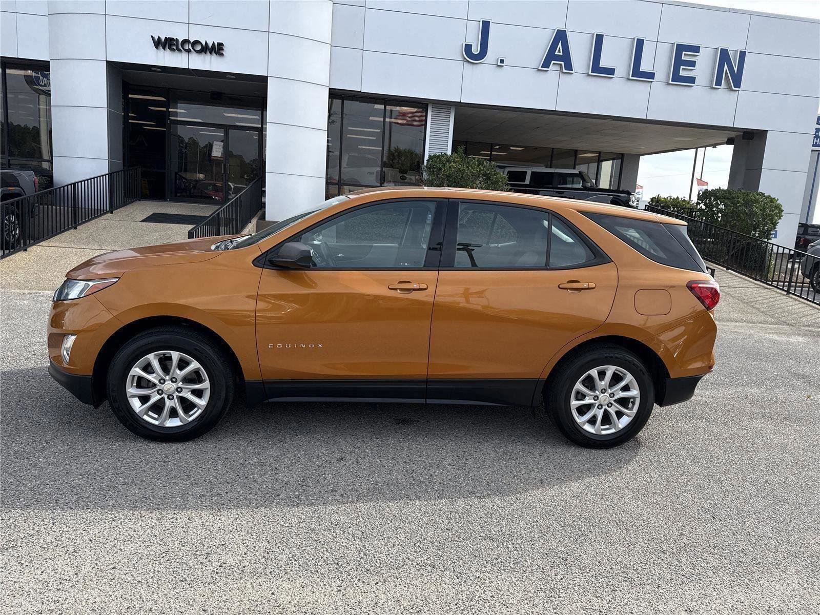 Used 2018 Chevrolet Equinox LS image 2