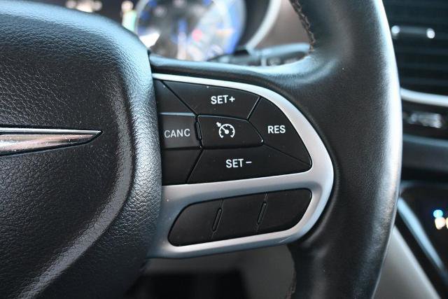 Used 2017 Chrysler Pacifica Touring-L Plus image 34