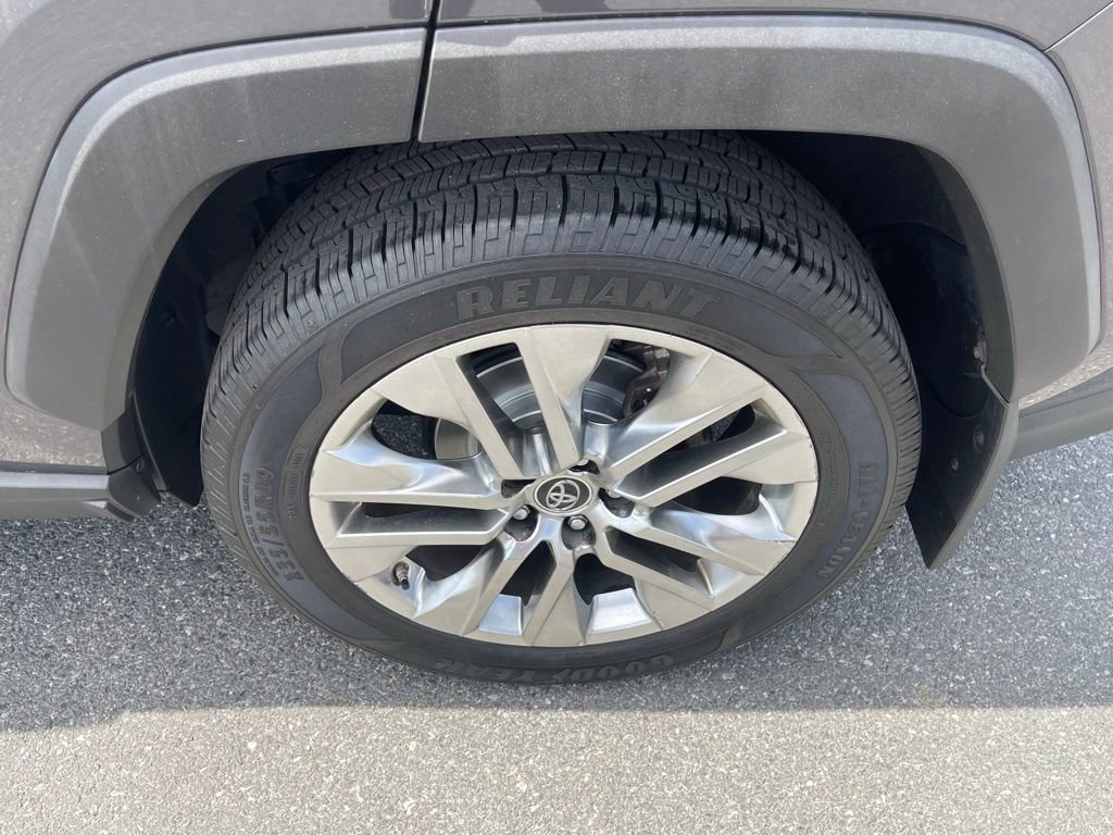 Used 2019 Toyota RAV4 XLE Premium w/ Cold Weather Package AWD/4WD image 7