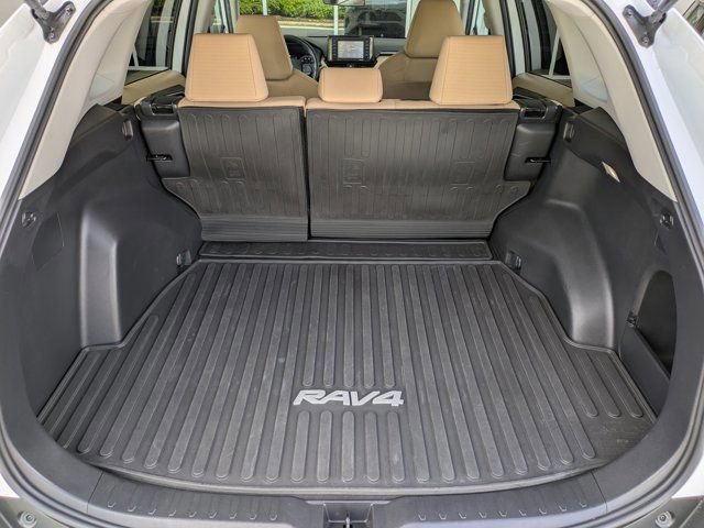 Used 2022 Toyota RAV4 LE image 18