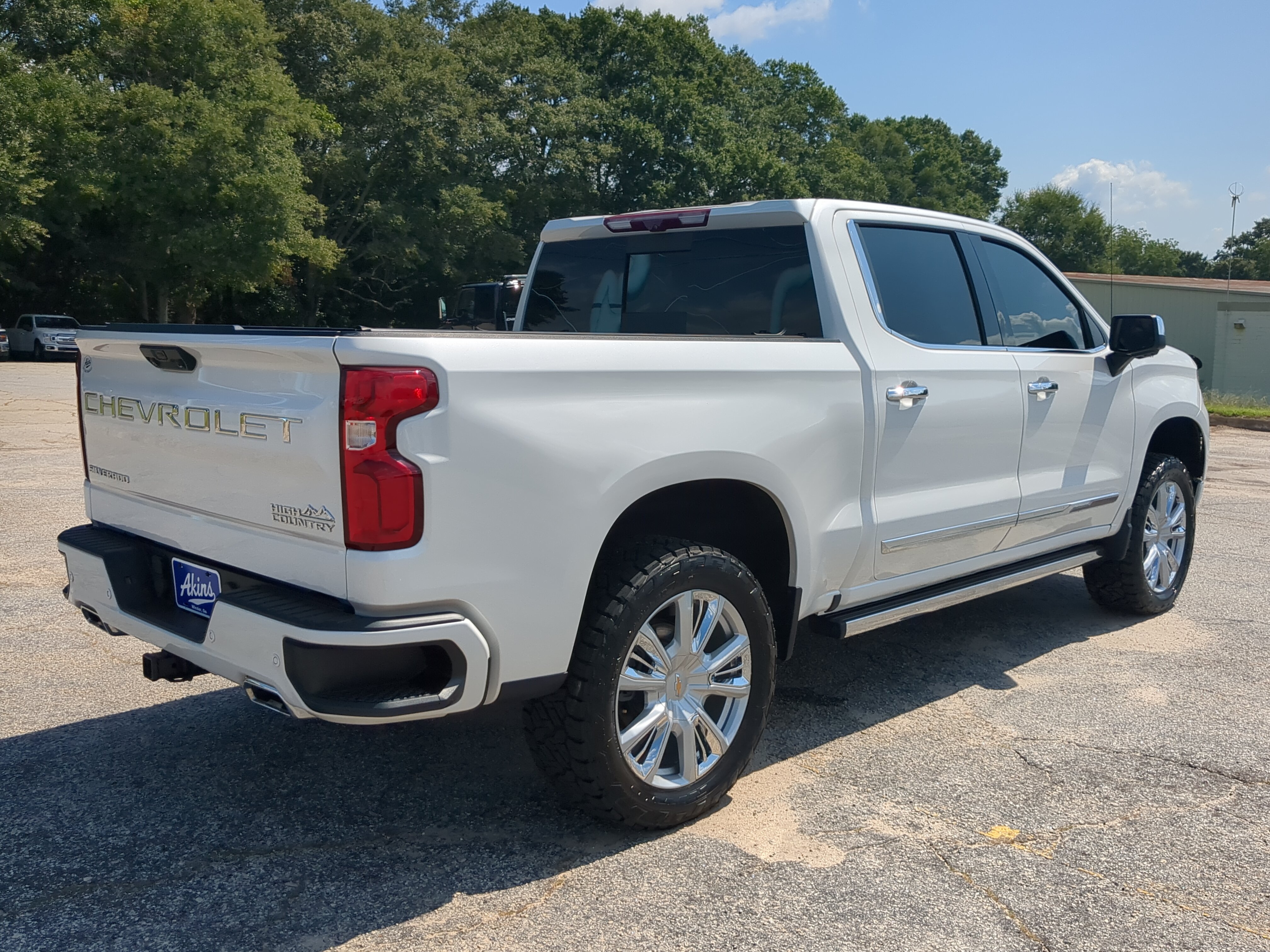 Used 2022 Chevrolet Silverado 1500 High Country w/ High Country Premium Package AWD/4WD image 3