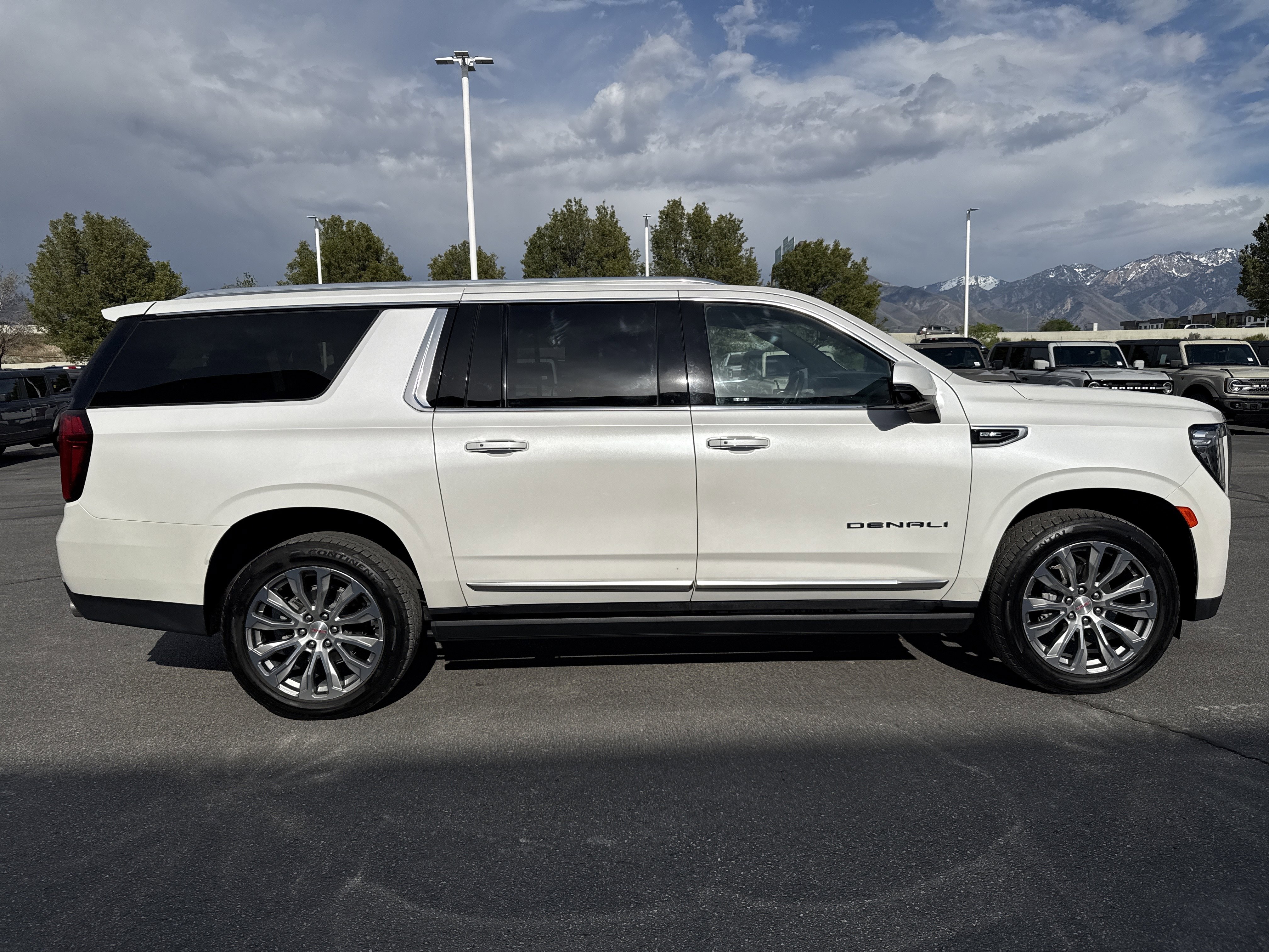 Used 2023 GMC Yukon XL Denali AWD/4WD image 6
