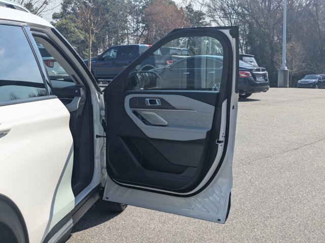 Certified 2025 Ford Explorer Platinum w/ Ultimate Package image 36