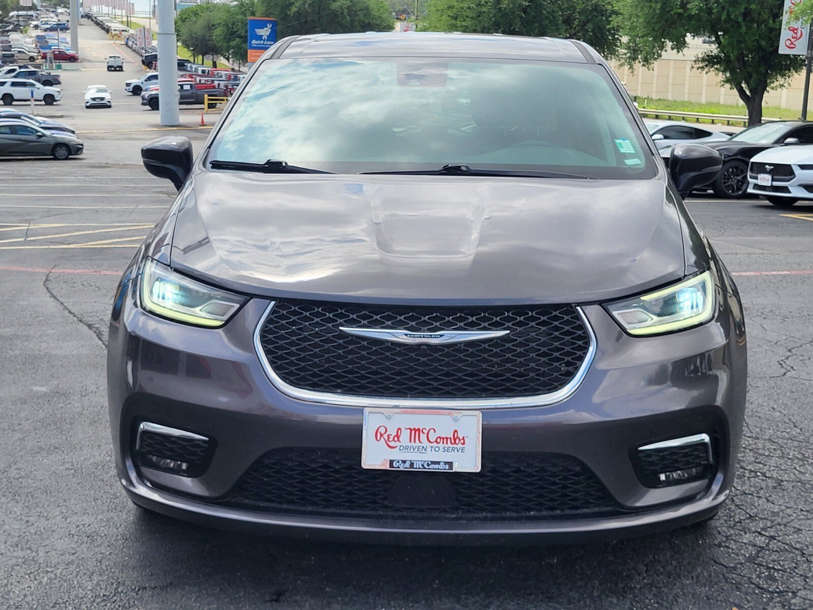 Used 2023 Chrysler Pacifica Touring-L FWD image 9