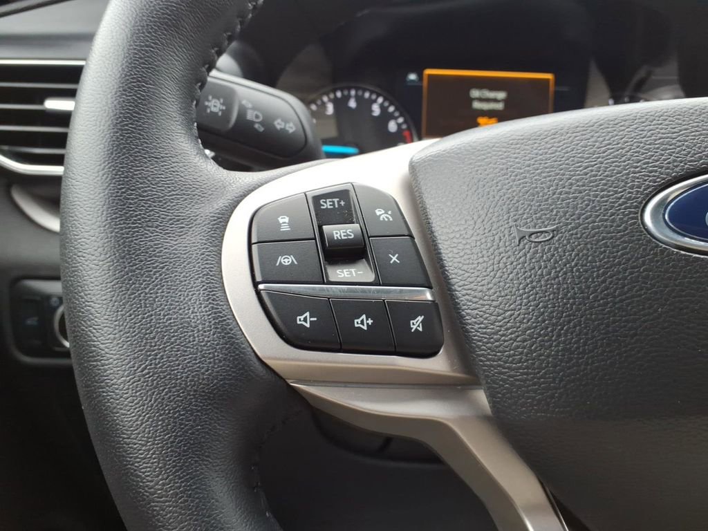 Certified 2023 Ford Explorer XLT w/ Equipment Group 202A AWD/4WD image 17