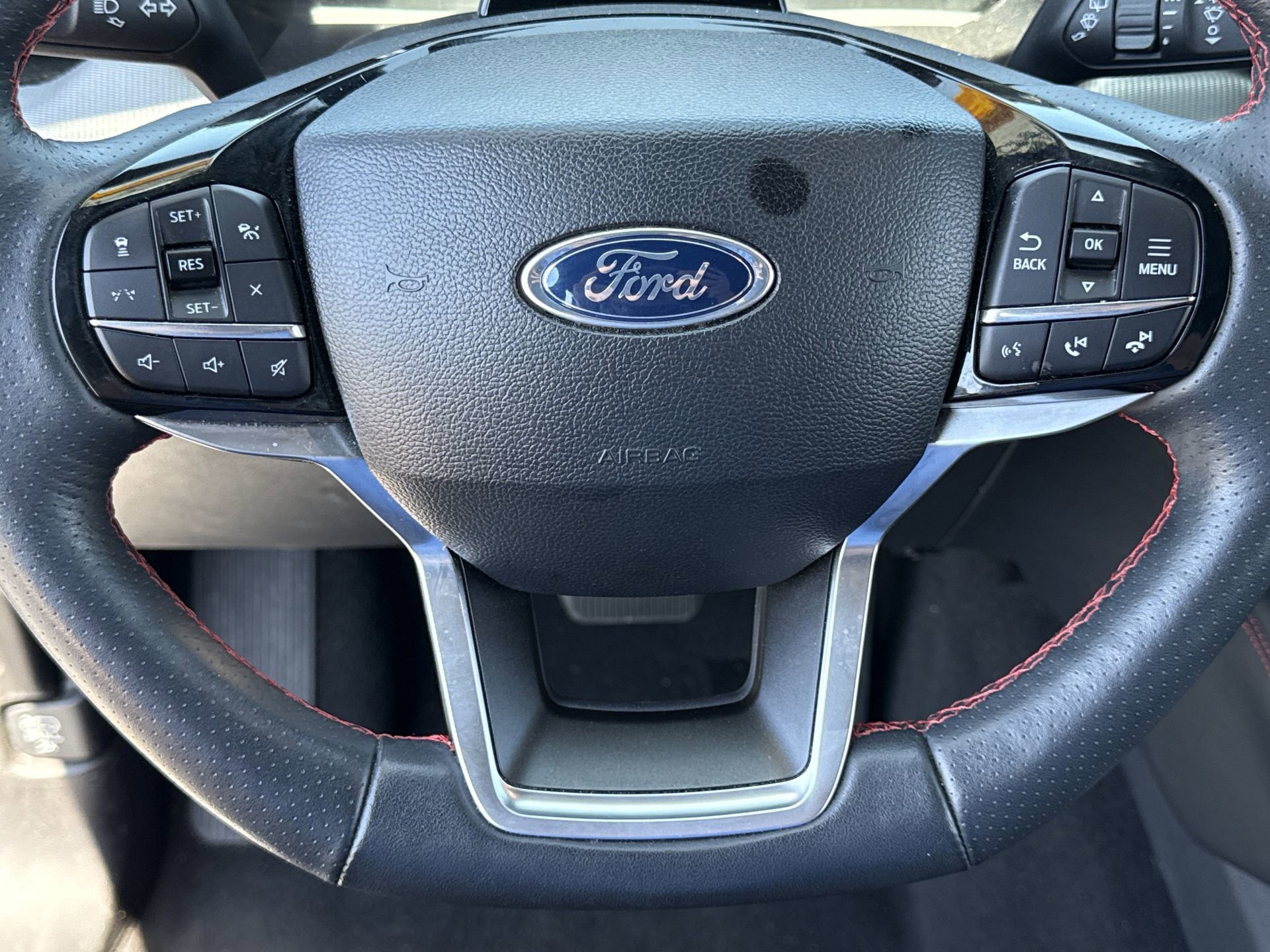 Certified 2025 Ford Explorer ST-Line w/ ST-Line Street Pack image 9