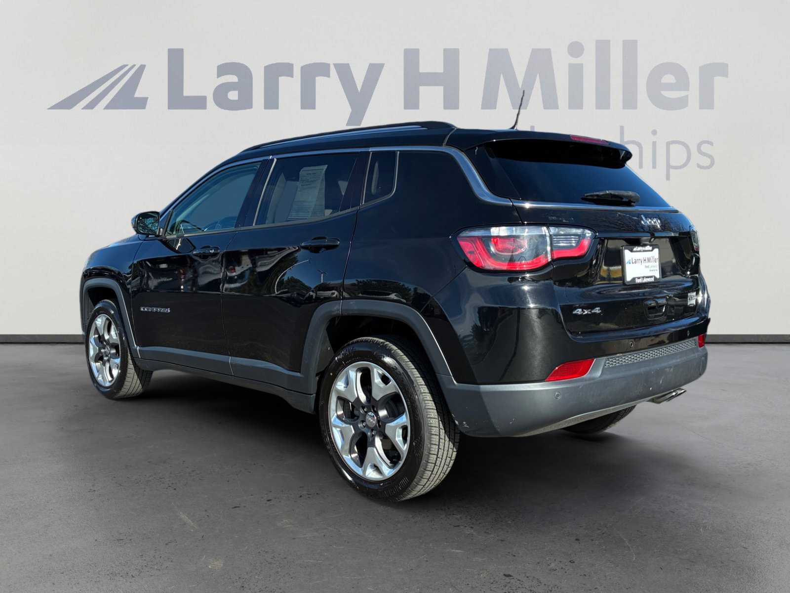 Used 2018 Jeep Compass Limited w/ Navigation Group image 3