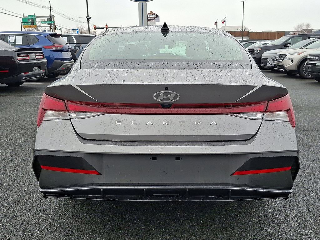 Used 2024 Hyundai Elantra SEL image 3