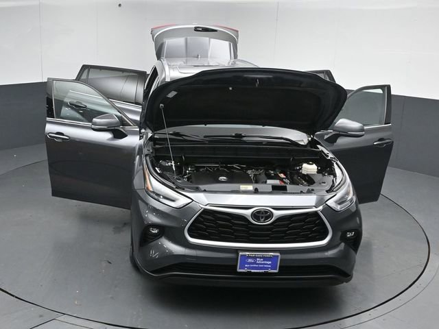 Used 2021 Toyota Highlander XLE AWD/4WD image 55