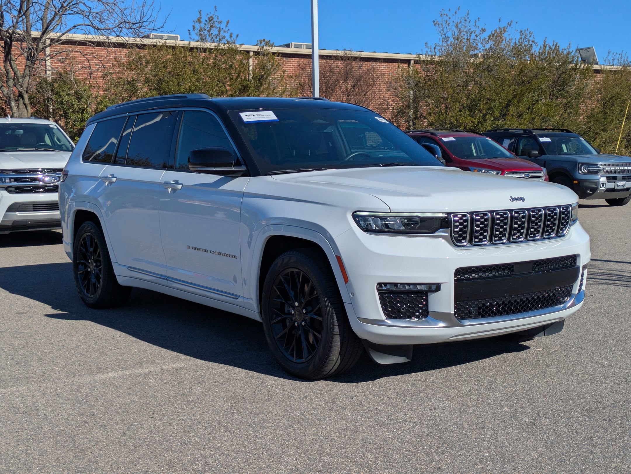 Used 2023 Jeep Grand Cherokee L Summit w/ Luxury Tech Group V image 7