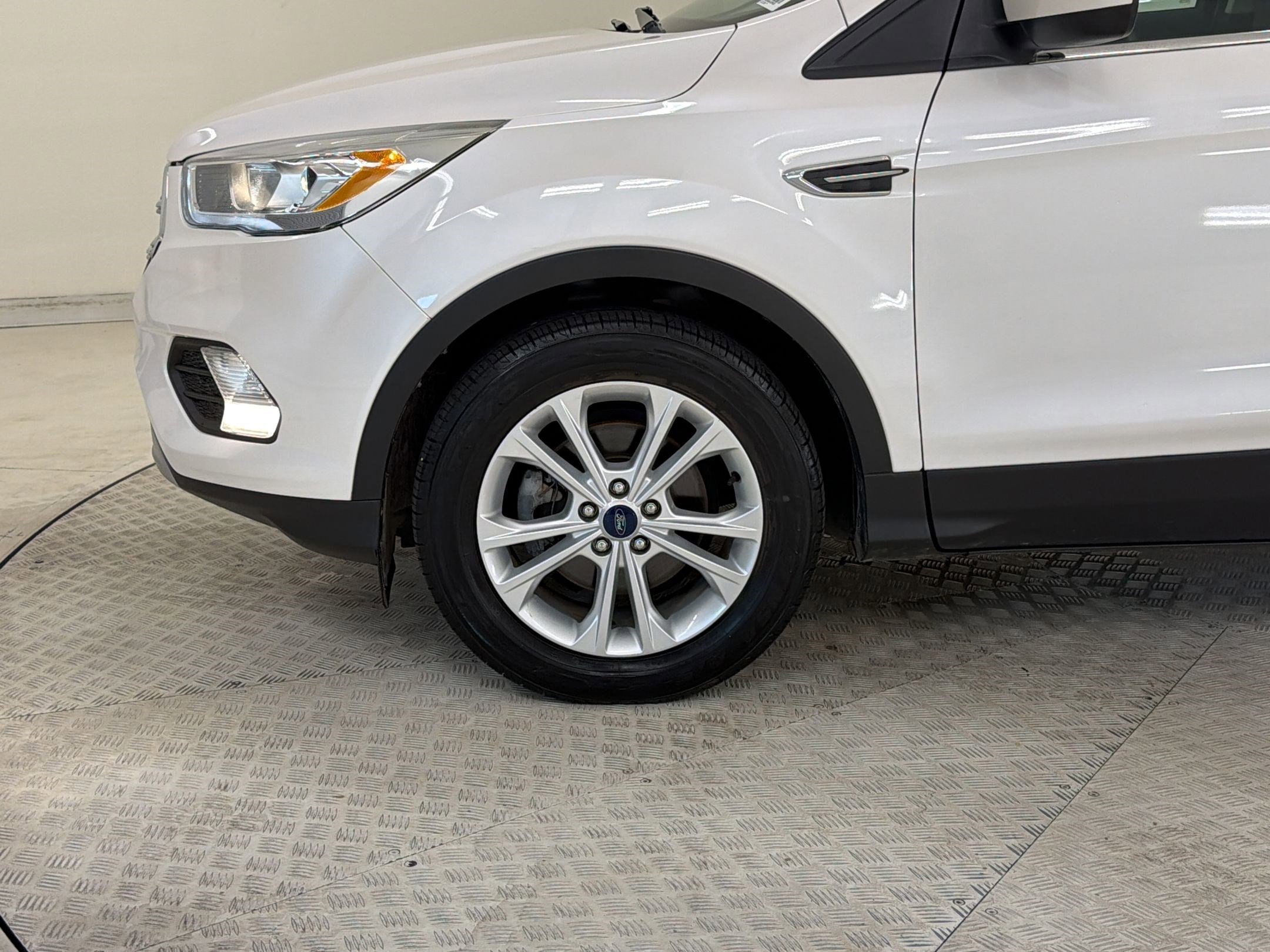 Certified 2018 Ford Escape SEL FWD image 11