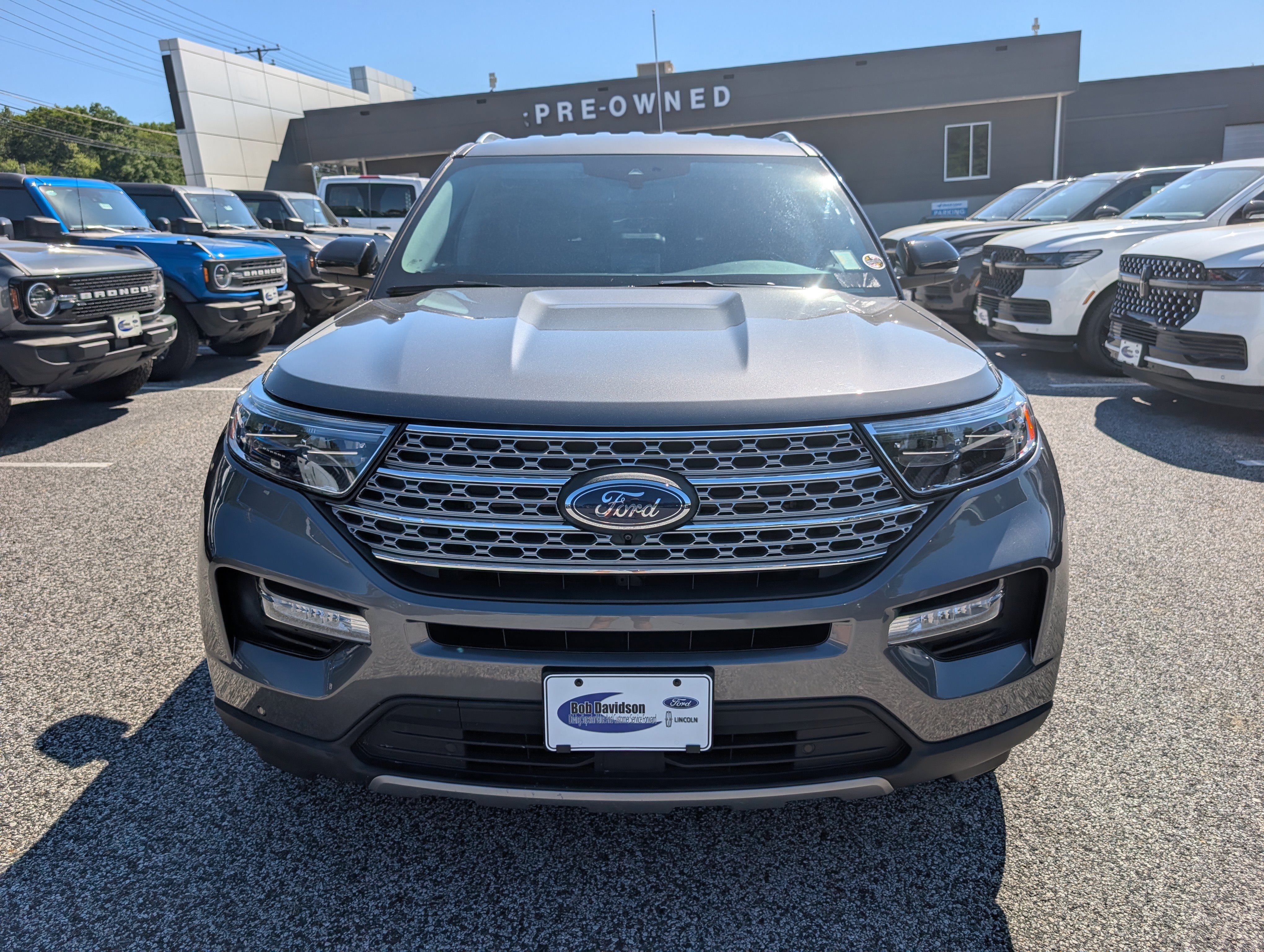 Certified 2022 Ford Explorer Limited w/ Limited Technology Package AWD/4WD image 10
