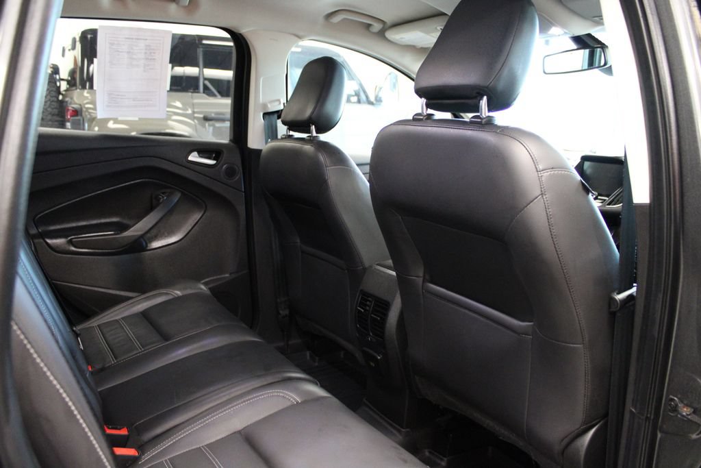 Certified 2019 Ford Escape Titanium w/ U9j03 - Titanium Tow Package AWD/4WD image 38