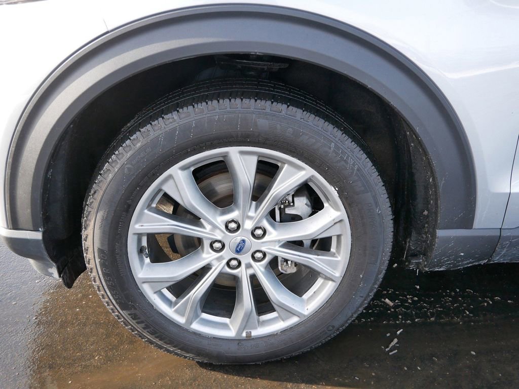 Certified 2022 Ford Explorer XLT w/ Equipment Group 202A image 5