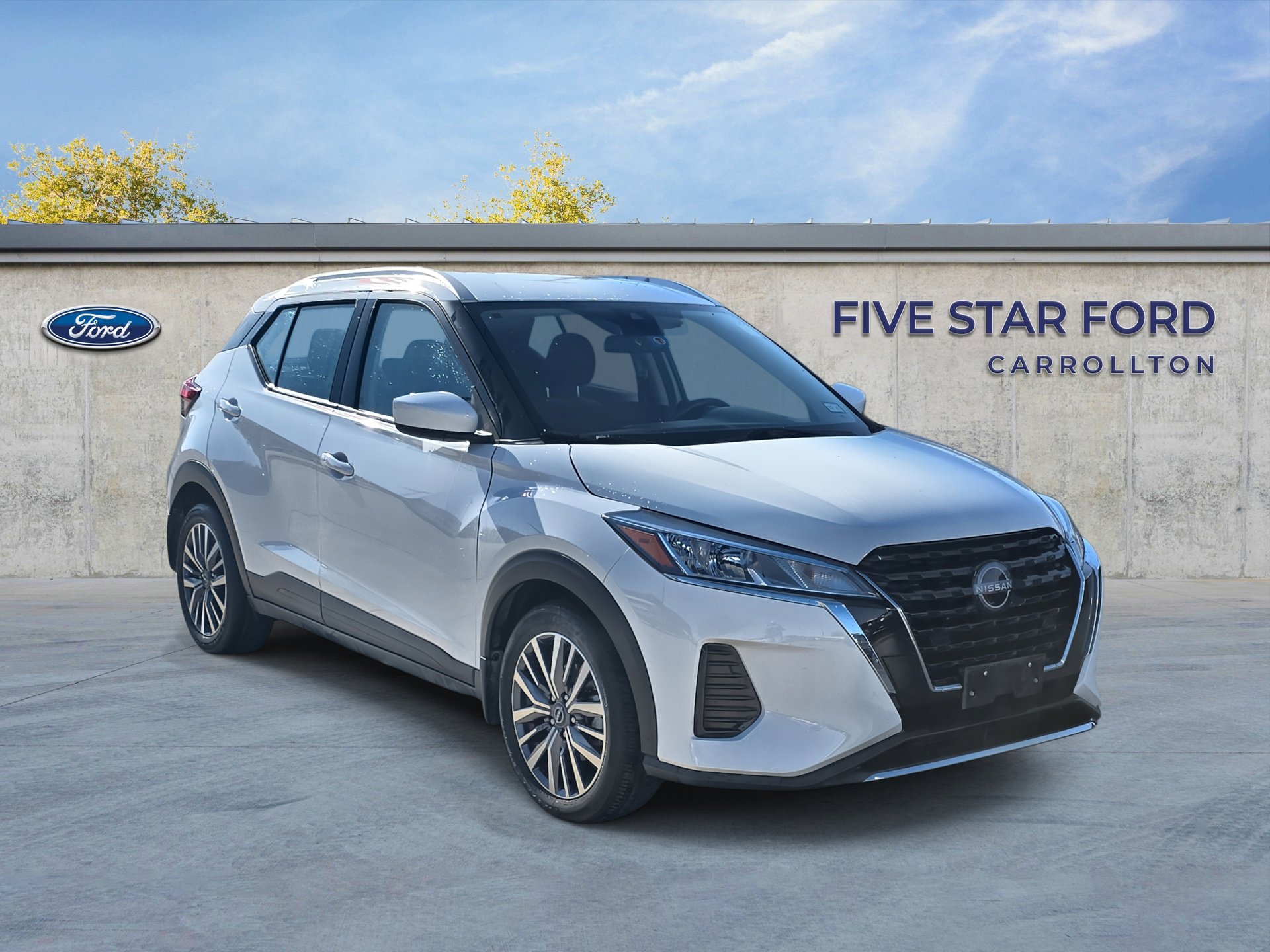 Used 2022 Nissan Kicks SV image 1