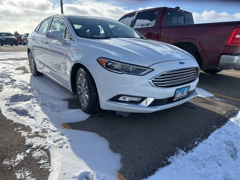 Certified 2017 Ford Fusion SE w/ Fusion SE Technology Package image 4
