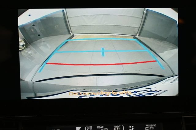 Used 2025 Toyota Sienna XLE FWD image 20