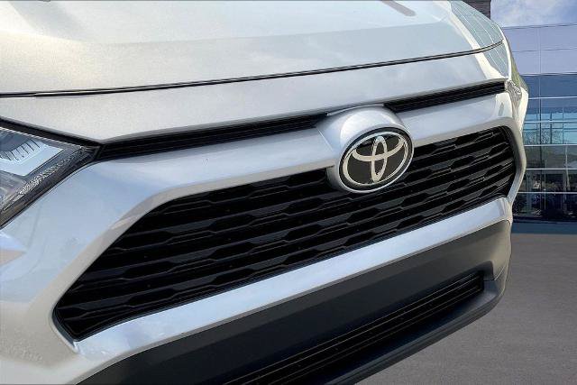 Used 2025 Toyota RAV4 XLE FWD image 34