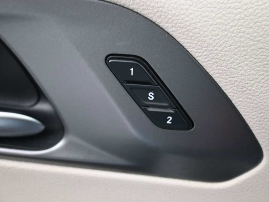 Used 2023 Chrysler Pacifica Touring-L FWD image 24
