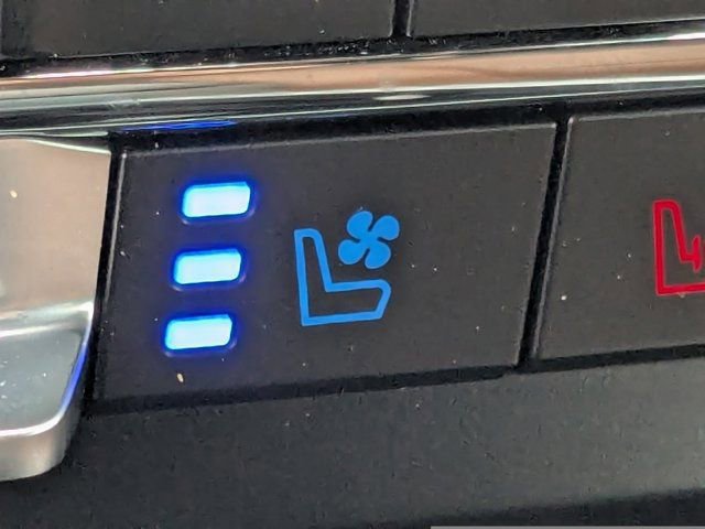 Certified 2025 Ford F350 King Ranch image 23