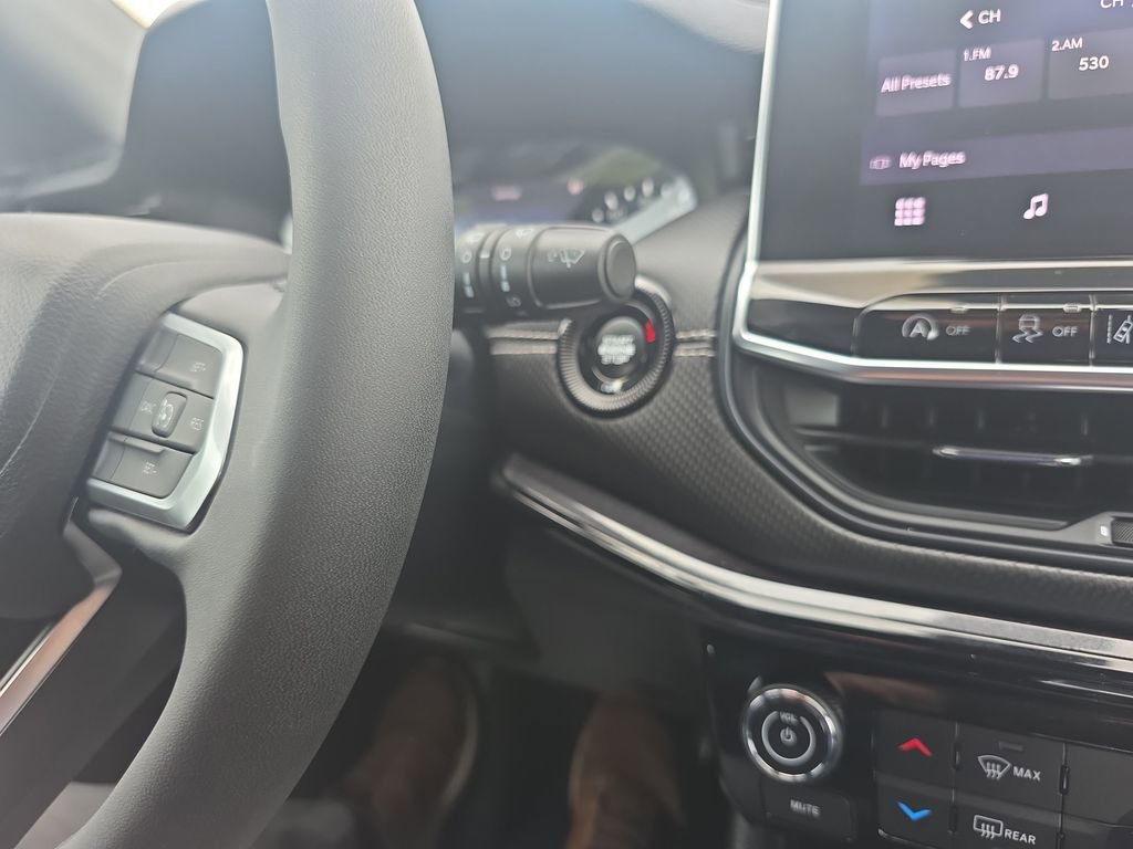 Used 2022 Jeep Compass Latitude FWD image 29
