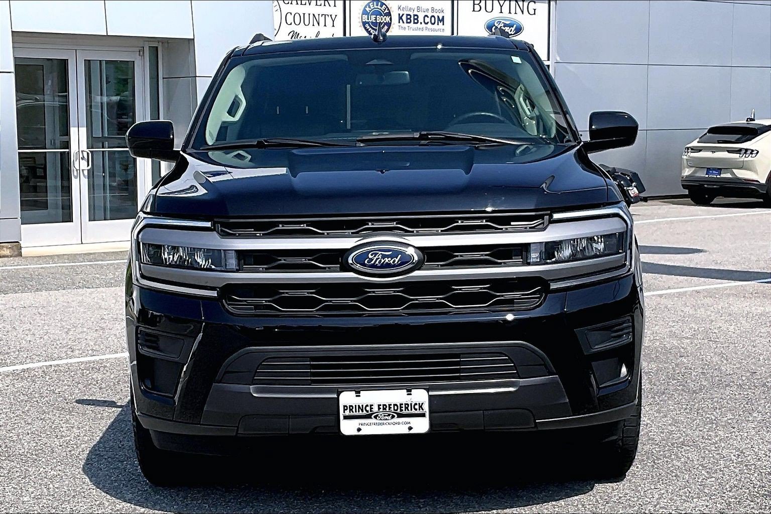 Certified 2024 Ford Expedition XLT AWD/4WD image 2