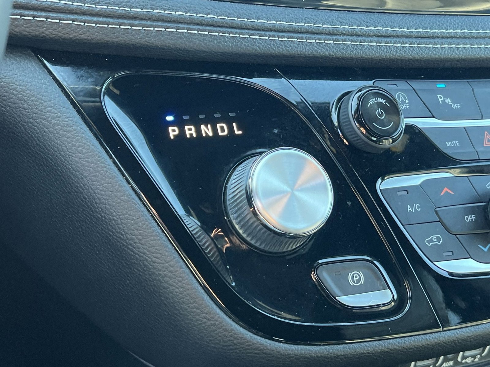 Used 2023 Chrysler Pacifica Touring-L w/ S Appearance Package image 21