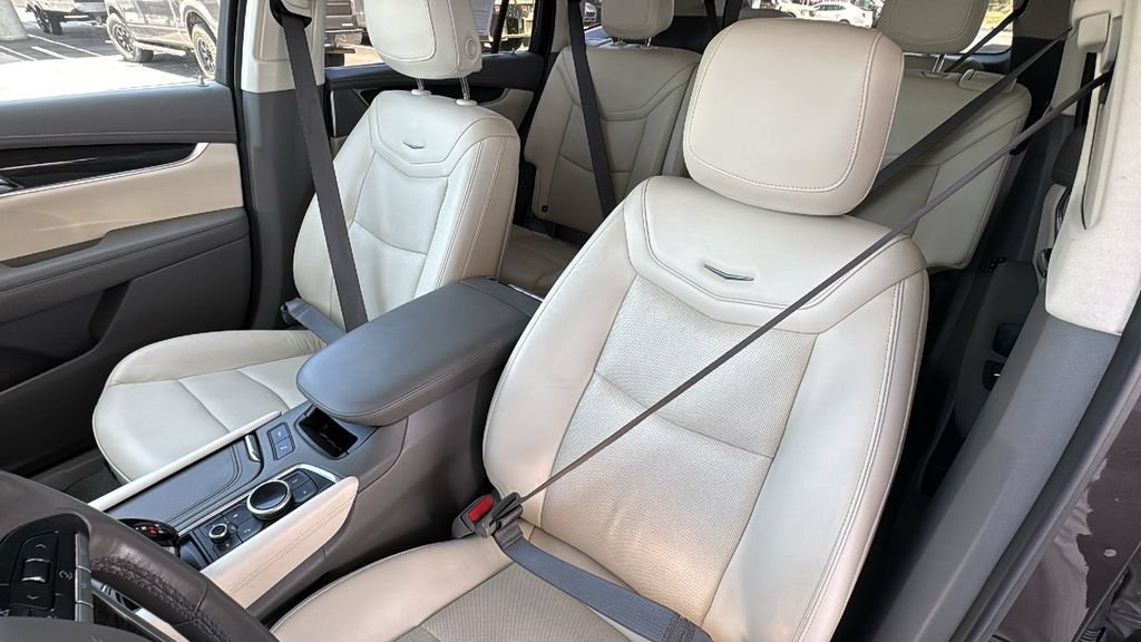 Used 2020 Cadillac XT6 Premium Luxury AWD/4WD image 23