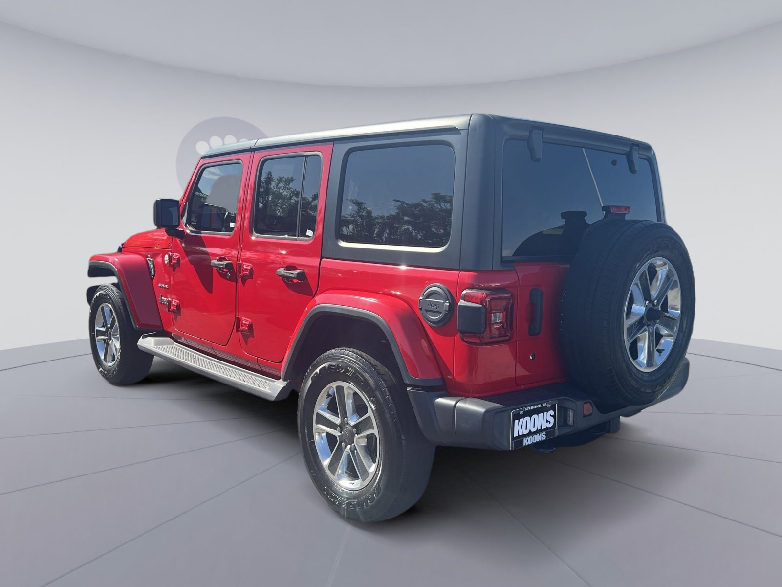Used 2018 Jeep Wrangler Unlimited Sahara w/ Dual Top Group AWD/4WD image 14
