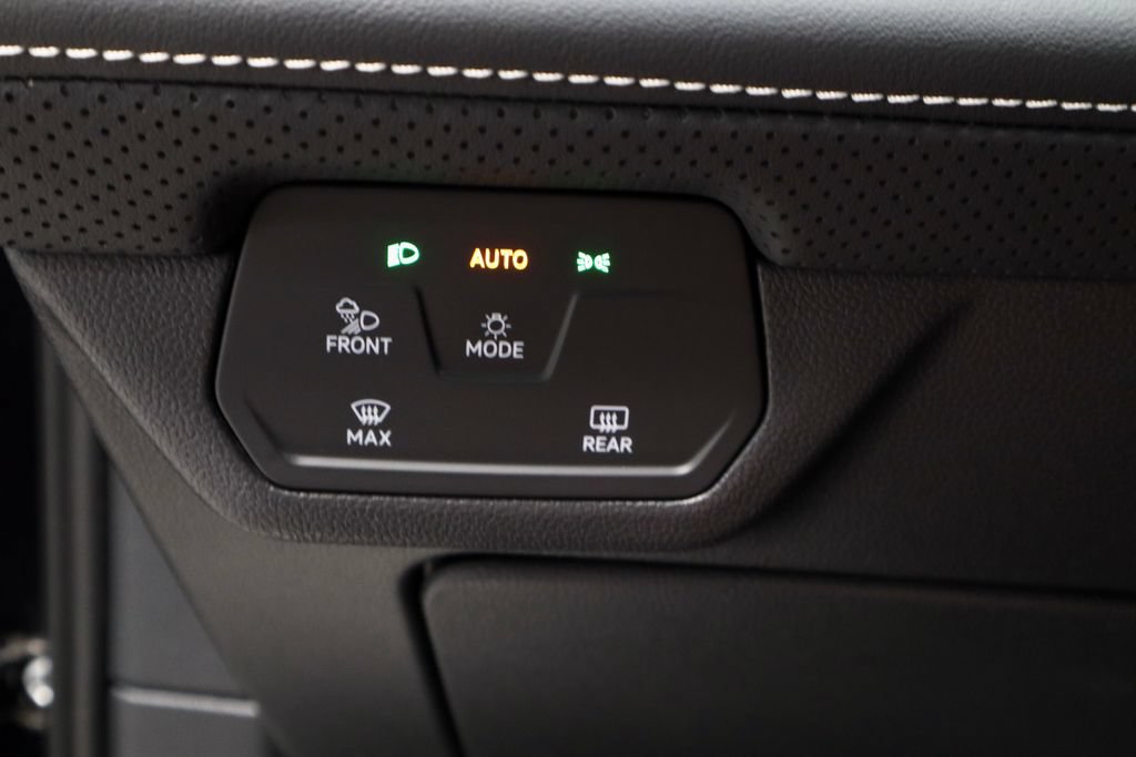 Used 2025 Volkswagen Atlas SE FWD image 28