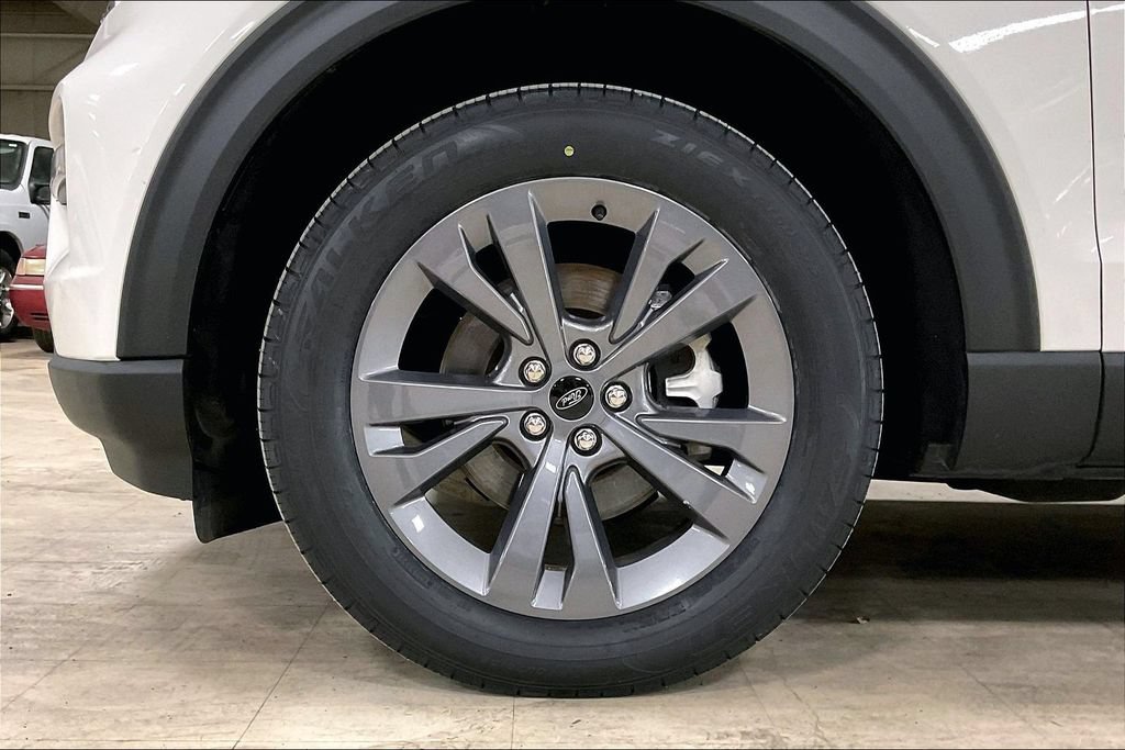 Certified 2023 Ford Explorer XLT w/ Equipment Group 202A AWD/4WD image 9