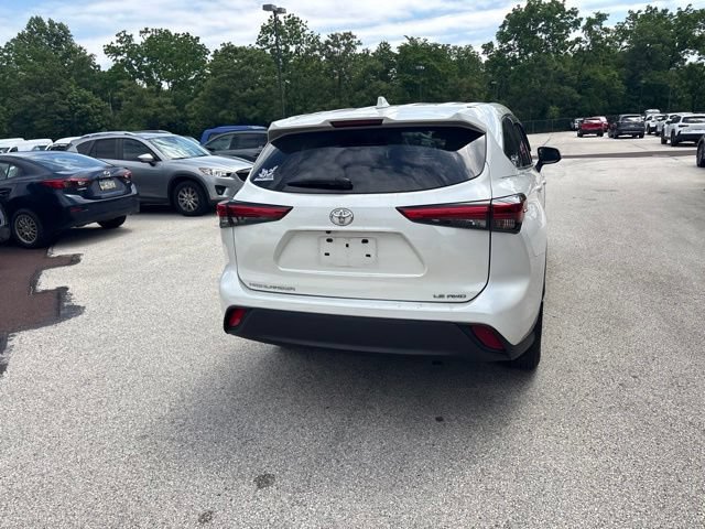 Used 2021 Toyota Highlander LE AWD/4WD image 25