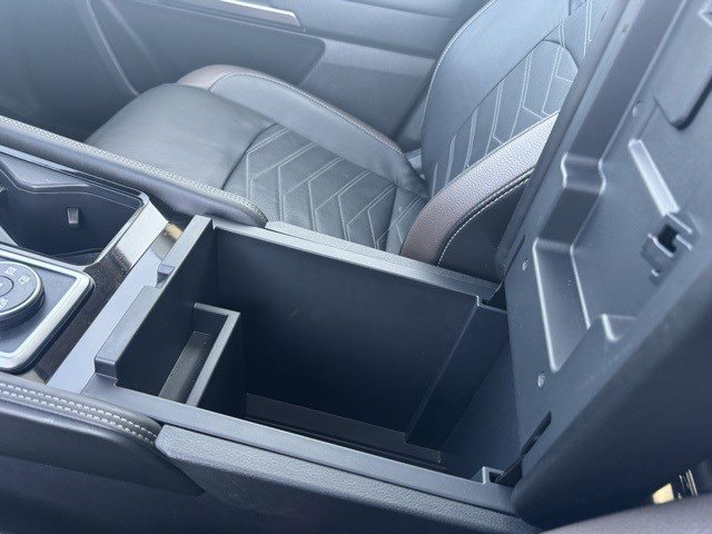 Used 2024 Nissan Pathfinder Platinum w/ Cargo Package image 24