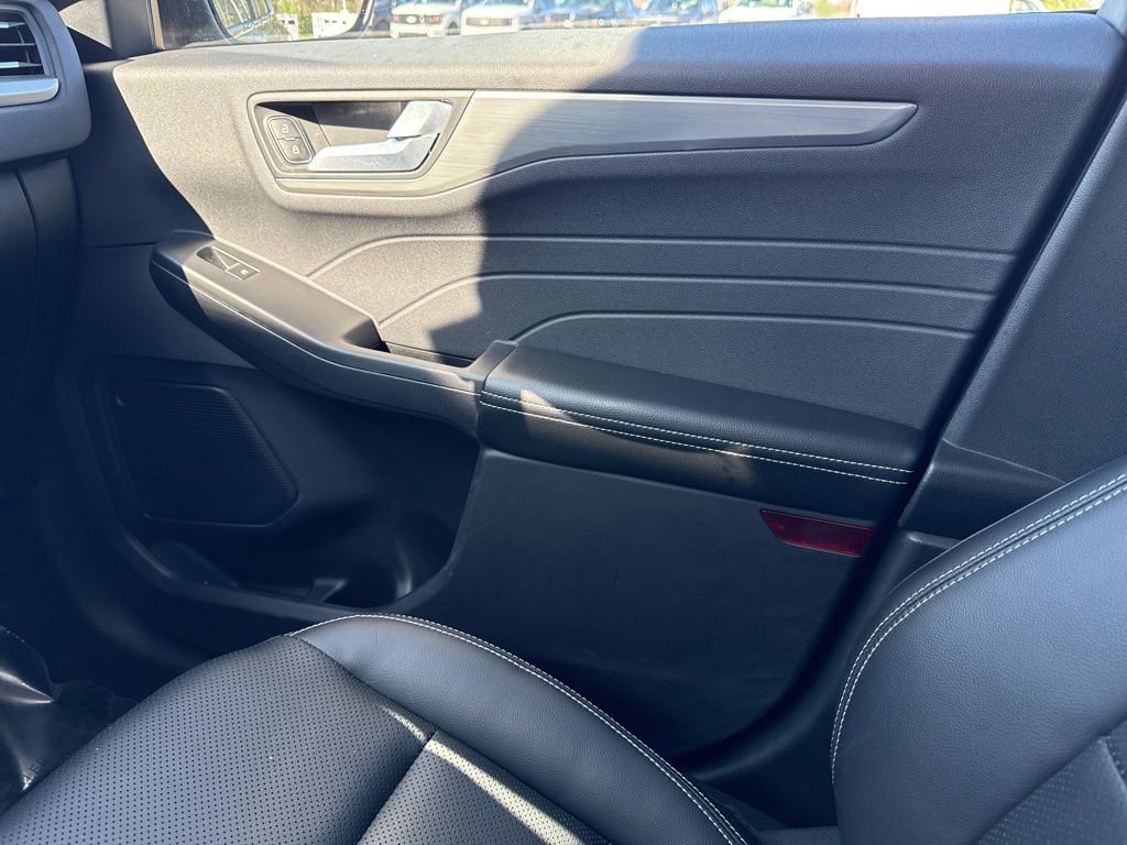 Certified 2022 Ford Escape Titanium w/ Class II Trailer Tow Package image 24