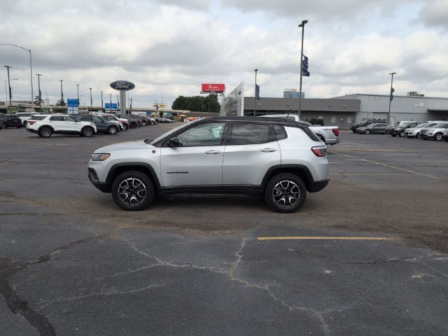 Used 2025 Jeep Compass Trailhawk AWD/4WD image 4